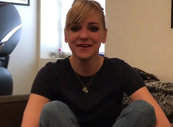 Anna Faris sokkal kiegyensúlyozottabb, mint volt