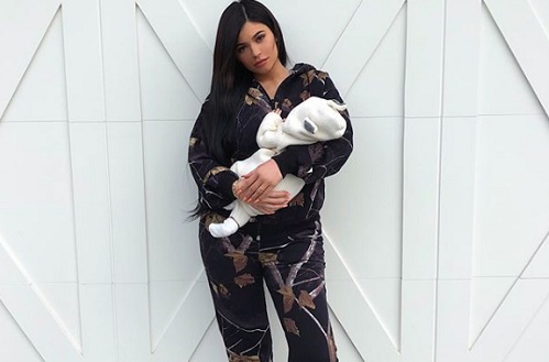 Kylie Jenner 1 h&oacute;napos kisl&aacute;ny&aacute;val, Stormival