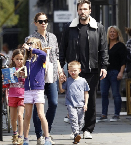 A gyerekekkel: Jennifer Garner &eacute;s Ben Affleck m&eacute;gis elv&aacute;lnak