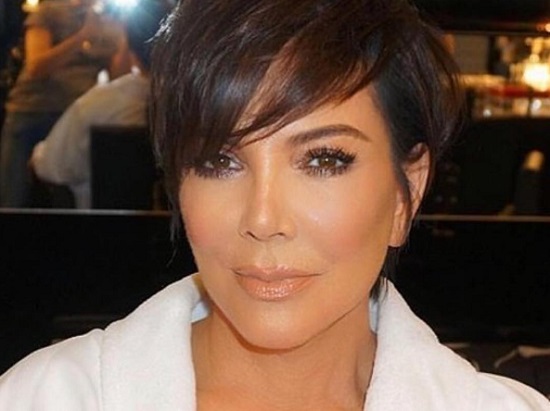 Kim Kardashian v&eacute;di az &eacute;desanyj&aacute;t, Kris Jennert