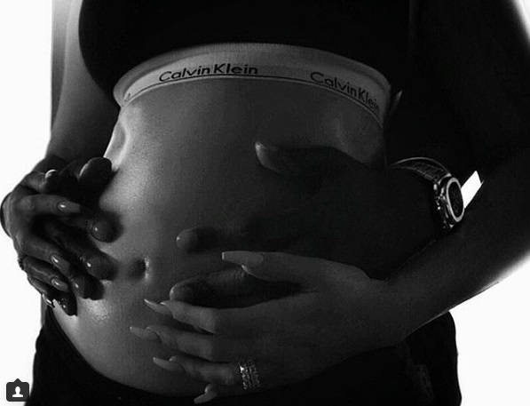 Khloe Kardashian &eacute;s Tristan Thompson megerős&iacute;tett&eacute;k: bab&aacute;t v&aacute;rnak