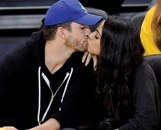 Ashton Kutcher &eacute;s Mila Kunis - itt m&eacute;g nagyon egym&aacute;sba voltak bonyol&oacute;dva