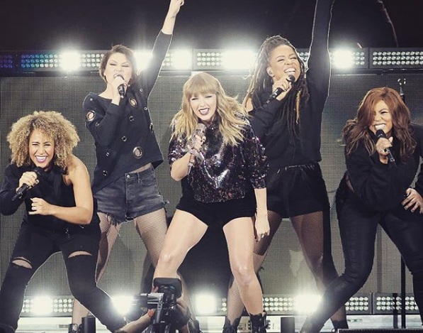 Taylor Swift koncertje ut&aacute;n lepte meg a rajong&oacute;j&aacute;t