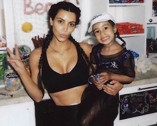 Kim Kardashian a kisl&aacute;ny&aacute;val, North-tal