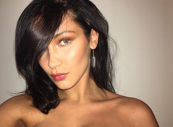 Bella Hadid Lyme-k&oacute;ros lett - egy h&eacute;tig fel sem tudott kelni