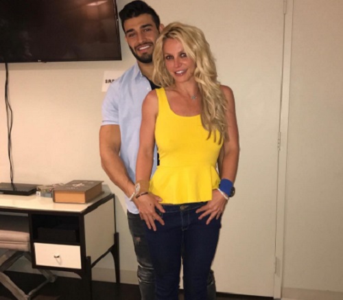 Britney Spears jelenleg Sam Ashgarival j&aacute;r