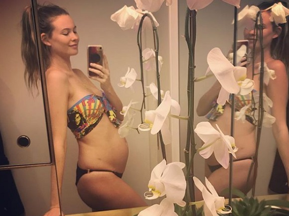 Adam Levine p&aacute;rja, Behati Prinsloo a m&aacute;sodik bab&aacute;jukat v&aacute;rja