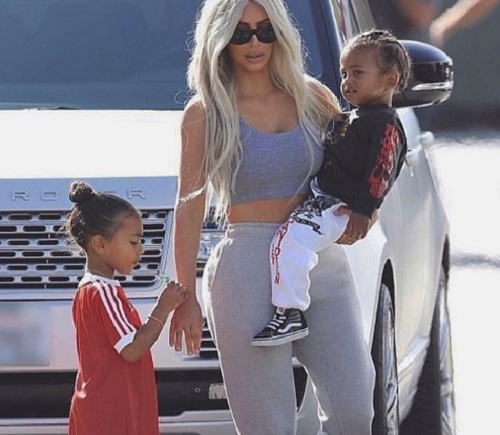 Kim Kardashian egyelőre nem mondan&aacute; el gyermekeinek az igazat