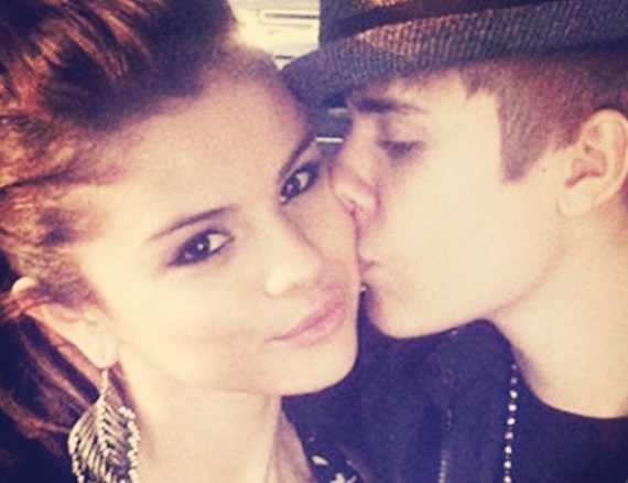 &Uacute;jra egy&uuml;tt az egykori &aacute;lomp&aacute;r - Selena Gomez &eacute;s Justin Bieber