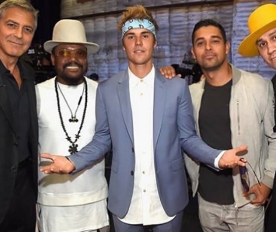 Justin Bieber sz&iacute;n&eacute;szek k&ouml;r&eacute;ben