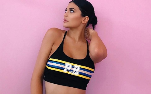 Kylie Jenner oxigént kapott!