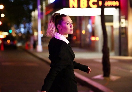 Miley Cyrus egy r&eacute;m&aacute;lom miatt tette le a marihu&aacute;n&aacute;t