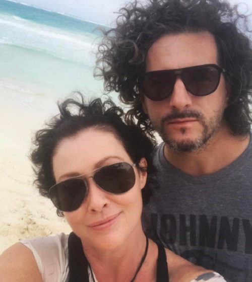 Shannen Doherty &eacute;s a f&eacute;rje - l&aacute;that&oacute;an jobban van a sz&iacute;n&eacute;sznő