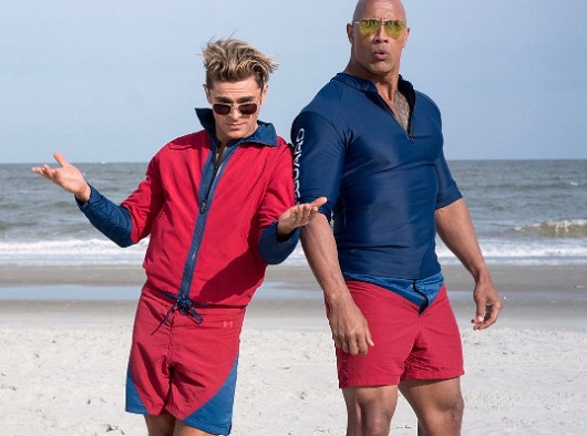 Zac Efron (balra) nem egészen olyan, mint a filmekben