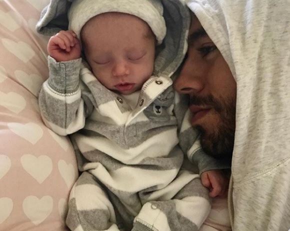 Enrique Iglesias a kisfi&aacute;val 