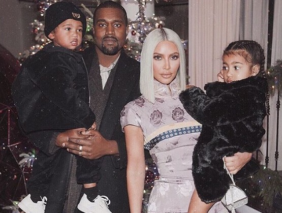 Kanye West és Kim Kardashian Sainttel és North-al