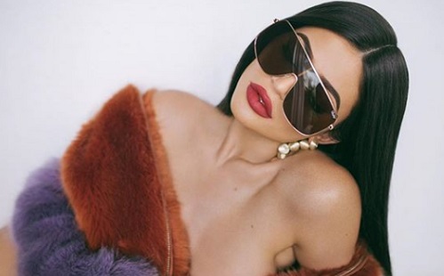 Kylie Jenner „elemet cserél”