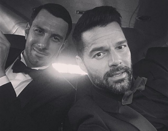Ricky Martin (jobbra) hivatalosan is &ouml;sszek&ouml;t&ouml;tte &eacute;let&eacute;t a p&aacute;rj&aacute;val