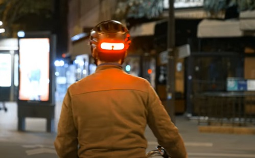 Fékjelzés biciklin? – Az intelligens sisaklámpa megoldja