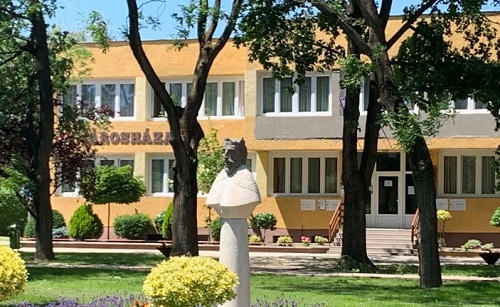 Képzést indít és 900 állást kínál egy csúcstechnológiás kínai gyár Ácson