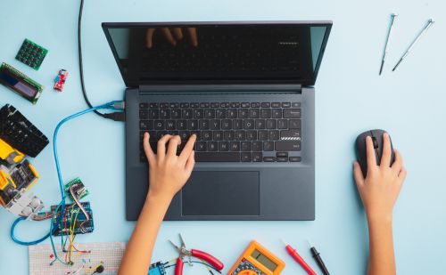 Sokk: A Z generáció vakon is hisz a mesterséges intelligenciának?