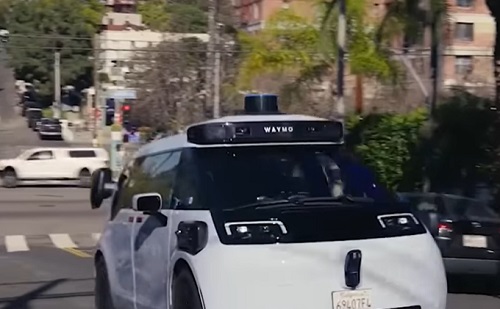 A mesterséges intelligencia áttöréseit használja a teljesen új Waymo robottaxi
